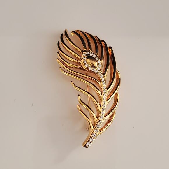 Monet Gold Tone Leaf Brooch Pin with Clear‎ Rhinestones Excellent Signed - Picture 5 of 5